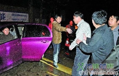 警察夜袭割肾黑诊所 被麻醉者昏睡不醒(组图)