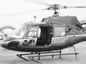 参与急救演习的AS350B3直升机(俗称“小松鼠”，可搭乘4名乘客，改造后可容纳一台担架和2名医生)