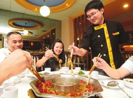 ●前三季度全省餐饮业社会消费品零售额达到了786亿元，人均餐饮消费960元