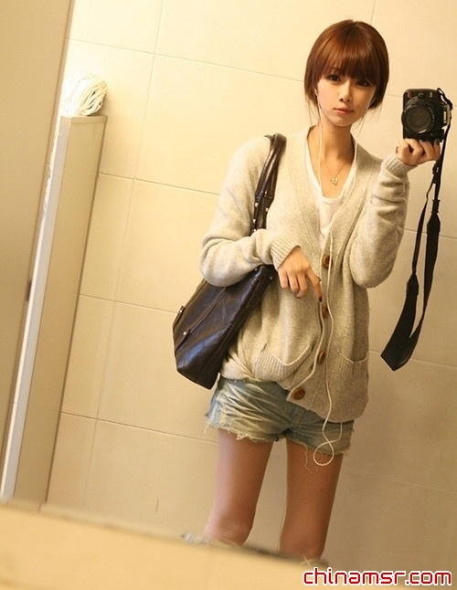 　　临近年关，很多年轻人不是忙于加班就是忙于东奔西走的喝朋友们的喜酒，谁叫今年年初是个好日子呢。而对于女性朋友来说，总有不少人会碰上烦人的&ldquo;大姨妈&rdquo;，这经期来临期间除了要承受身体的折磨，也要承受心理的煎熬。专家温馨提醒：女性经期不可操劳过度以免带来月经不调。