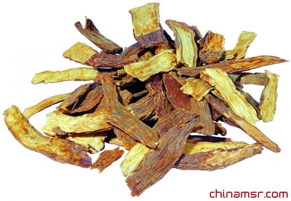 随着人们生活水平的提高,疗效可靠、副作用小、能够补益身体的中药越来越受到消费者的认同。然而,当日益增长的药品需求量与紧俏的中药材原料遭遇时,涨价便成了商家的不二选择。