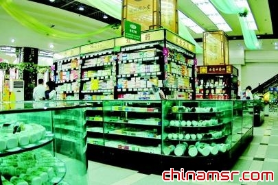 一些做中成药的企业受到 “限抗令”的提振，其业绩已经有所体现。 摄影 李里