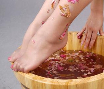 热水泡脚