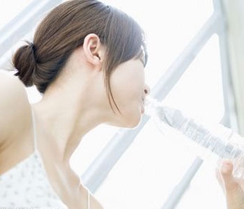 色斑 清晨一杯凉白开