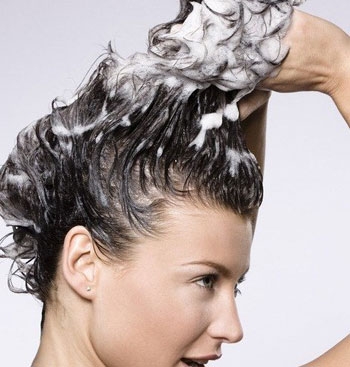 经期洗头可能加重痛经