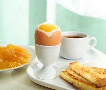 不吃早餐容易便秘