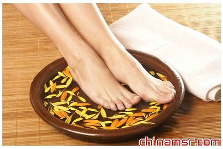 盐水泡脚的好处