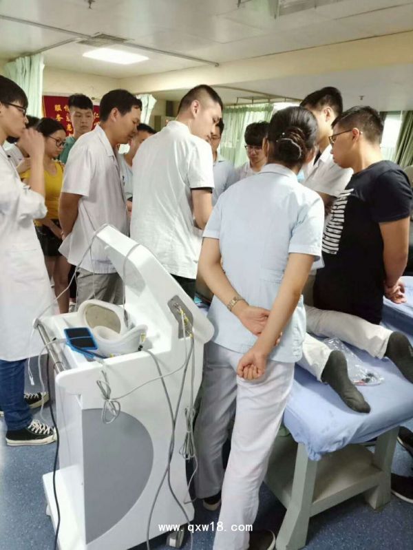 颈腰椎综合治疗仪